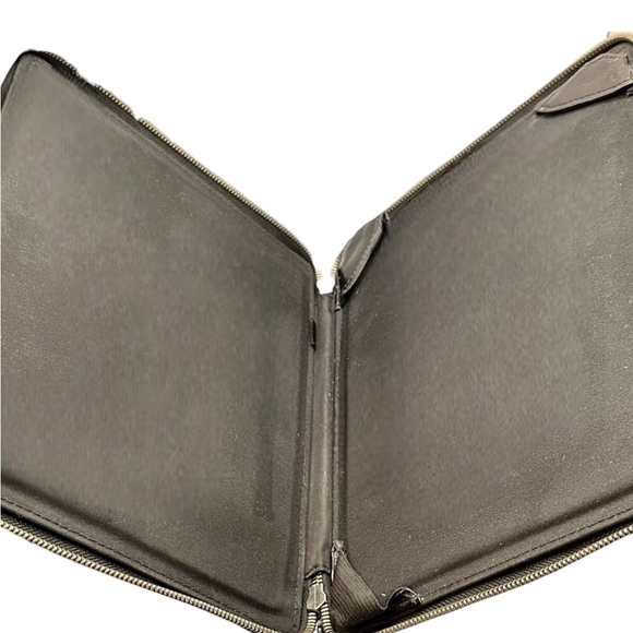 Nicole Miller 11” Zippered Cushioned iPad case Host Pick - Picture 4 of 10